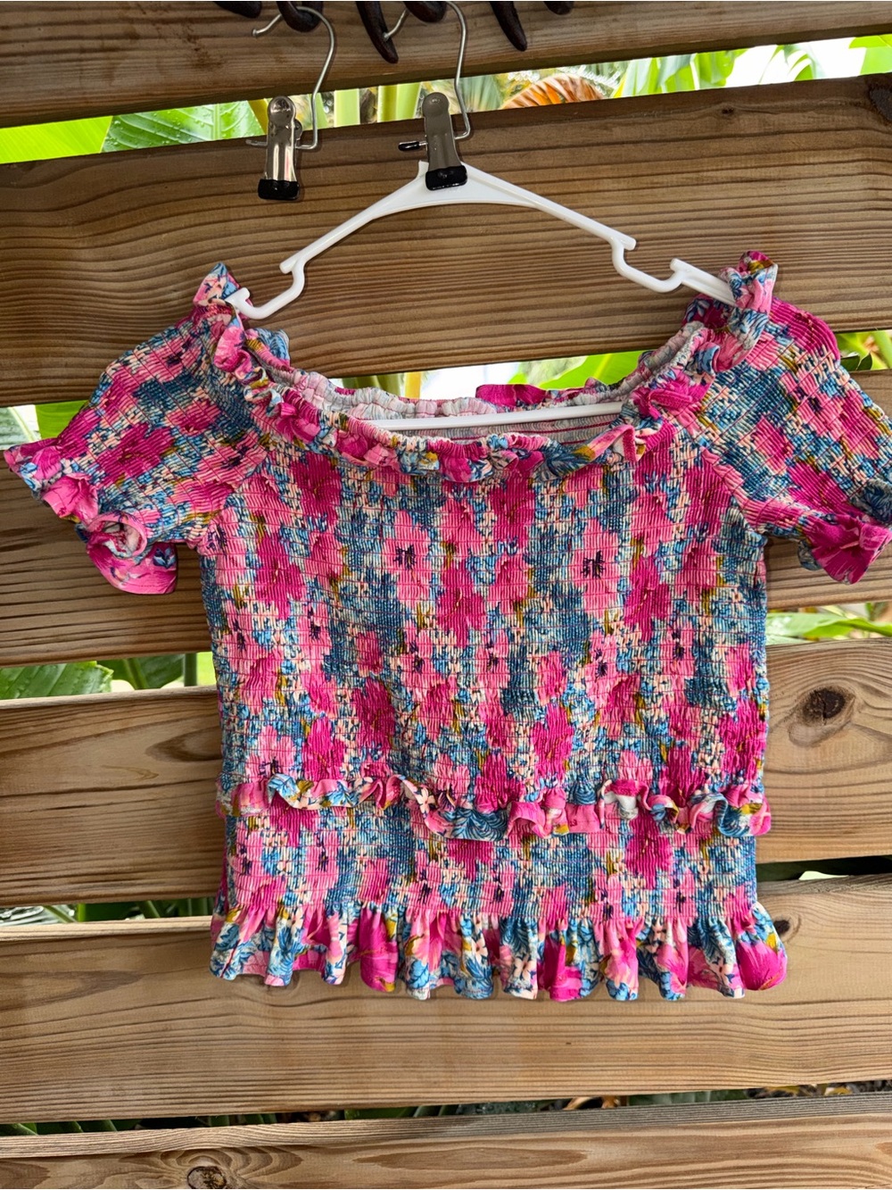 Y2K hot kiss smocked top